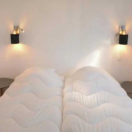 Superb With Garden In Serinchamps, Cleaning Included Vakantiehuis