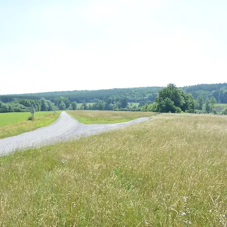 Superb With Garden In Serinchamps, Cleaning Included